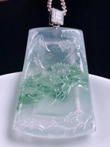 天然翡翠玻璃种高冰飘绿山水牌